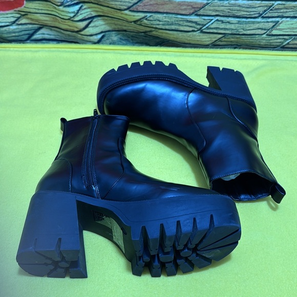 Forever 21 combat platform boots - Picture 4 of 8